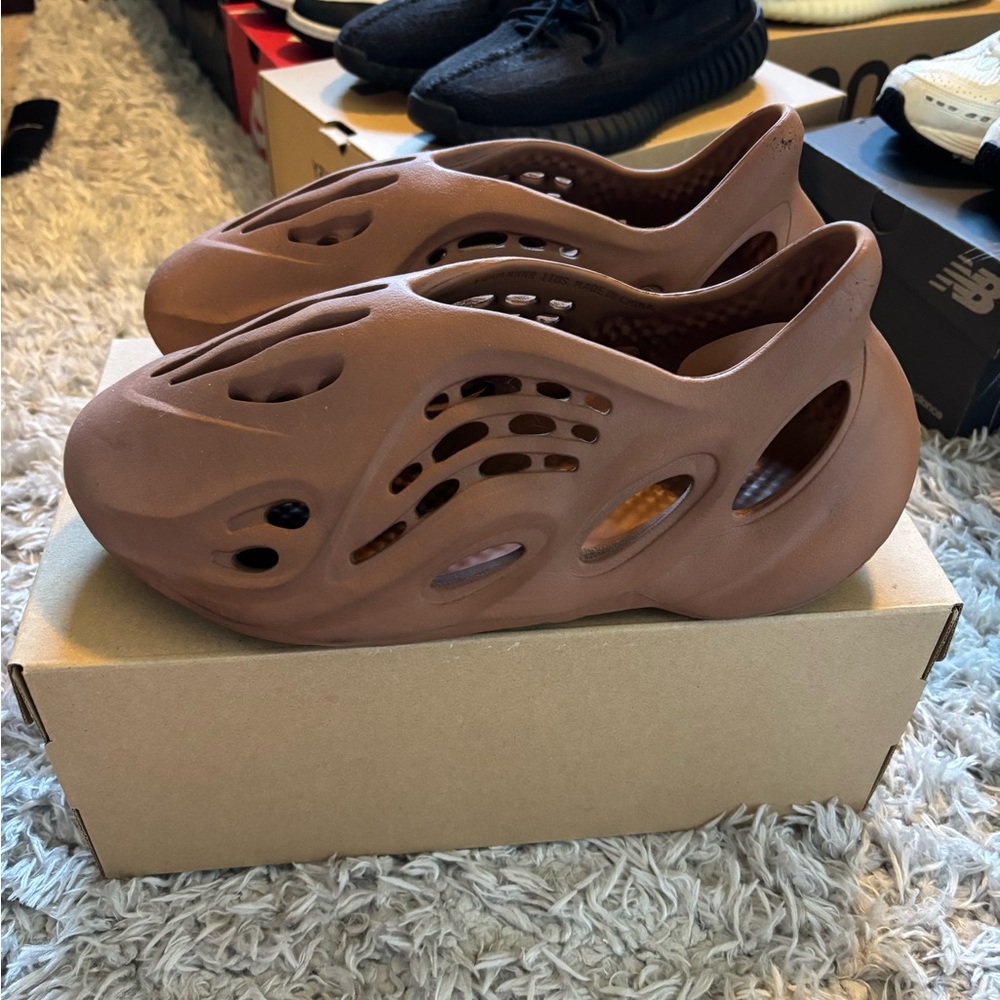 Clay Red Foam Runner (worn) / Size 11